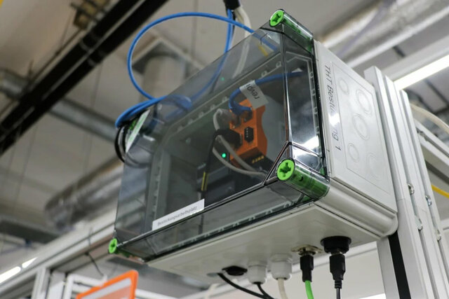RevPi Connect at the THT assembly workstation